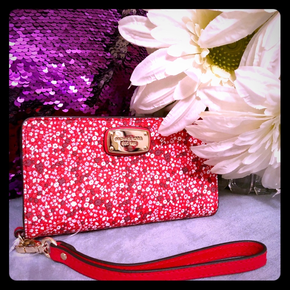 SOLD - Michael Kors Wristlet